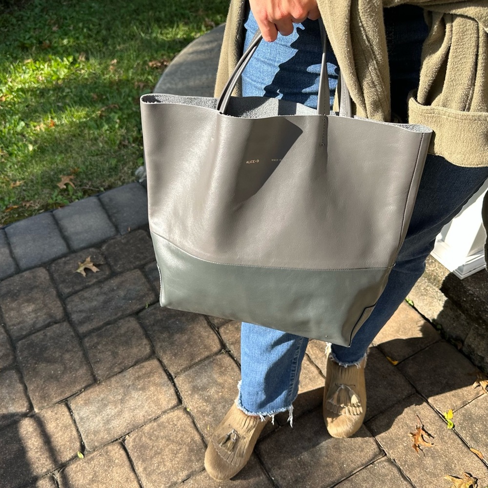NWT Alice D Milano Italian leather bi-color tote bag